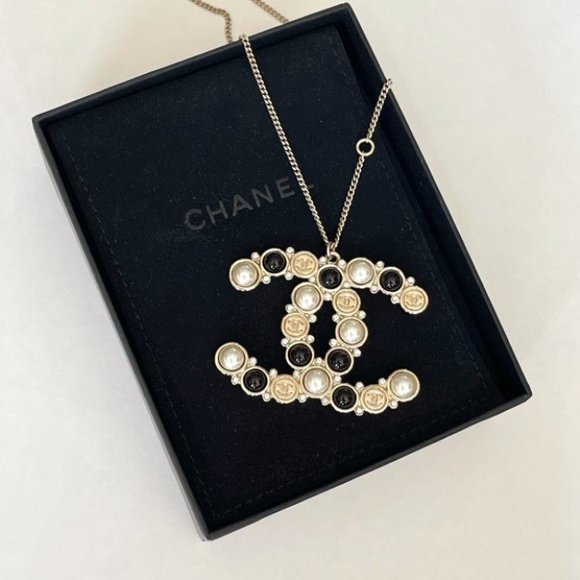 AUTHENTIC RARE - Chanel CC Gold, Black & Pearl Large Pendant Necklace - Picture 7 of 13